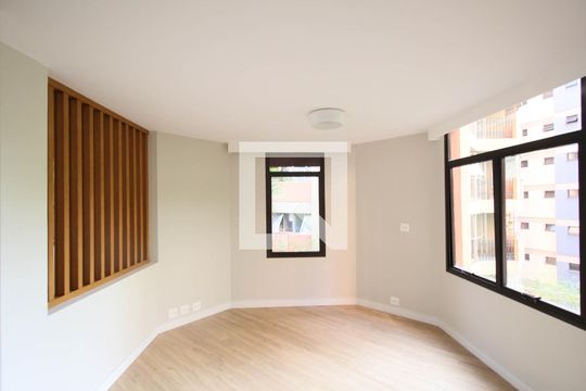 Sala de apartamento à venda com 3 quartos, 245m² em Real Parque, São Paulo