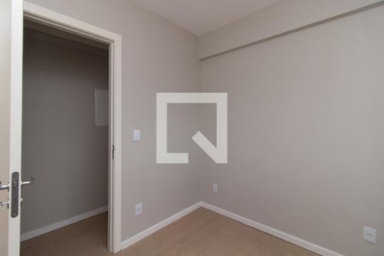 Quarto 1 de apartamento à venda com 2 quartos, 46m² em Cavalhada, Porto Alegre