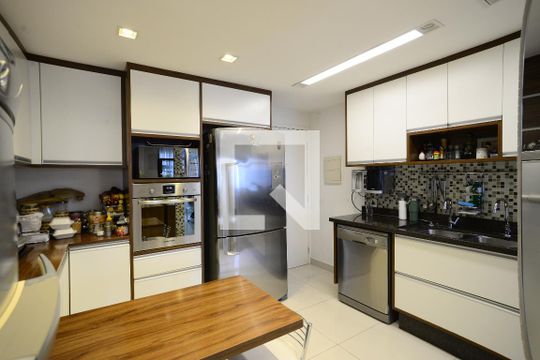 Cozinha de apartamento à venda com 3 quartos, 300m² em Ipiranga, São Paulo