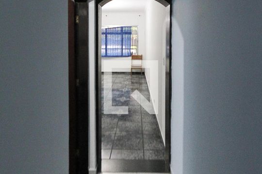 Corredor de casa para alugar com 3 quartos, 179m² em Jardim Sapopemba, São Paulo
