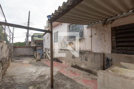 Área Externa de casa para alugar com 3 quartos, 60m² em Carlos Prates, Belo Horizonte