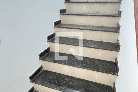 Escada de apartamento à venda com 2 quartos, 110m² em Vila Pires, Santo André