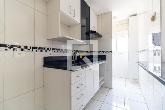 Cozinha de apartamento à venda com 2 quartos, 45m² em Vila Caraguata, São Paulo