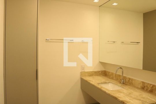 Banheiro de kitnet/studio à venda com 1 quarto, 27m² em Perdizes, São Paulo