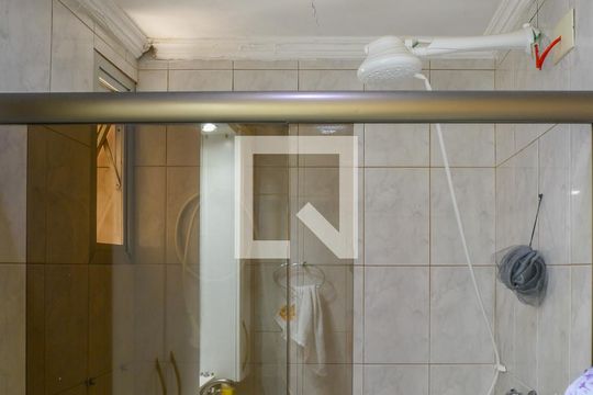 Banheiro de apartamento à venda com 2 quartos, 54m² em Vila Marte, São Paulo