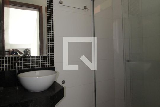 Banheiro Social de casa à venda com 2 quartos, 85m² em Santa Terezinha, Belo Horizonte