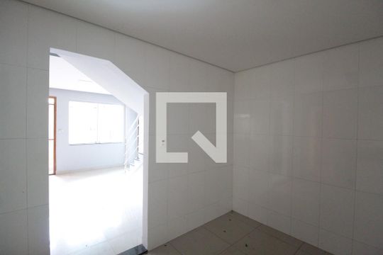 Cozinha de casa à venda com 2 quartos, 85m² em Santa Terezinha, Belo Horizonte