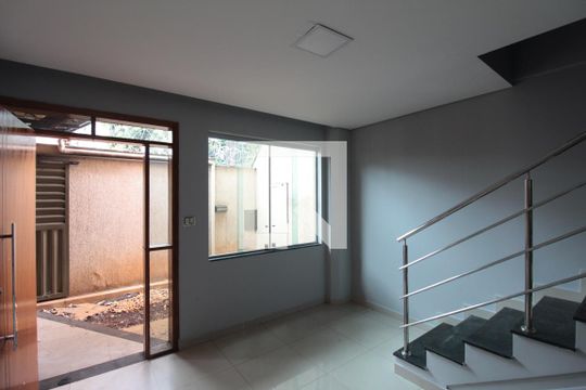 Sala de casa à venda com 2 quartos, 85m² em Santa Terezinha, Belo Horizonte