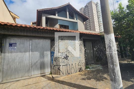 Fachada de casa à venda com 5 quartos, 650m² em Vila Carrão, São Paulo