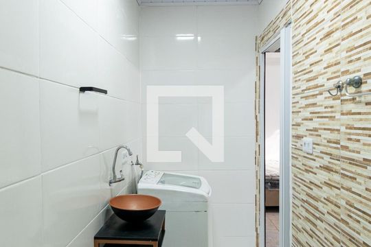 Banheiro de casa de condomínio para alugar com 1 quarto, 30m² em Vila Campestre, São Paulo