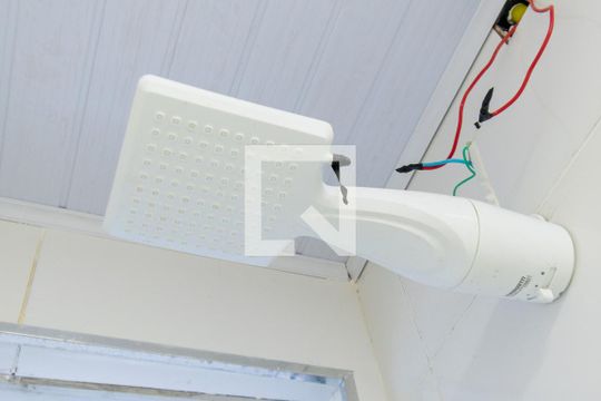 Banheiro de casa de condomínio para alugar com 1 quarto, 30m² em Vila Campestre, São Paulo