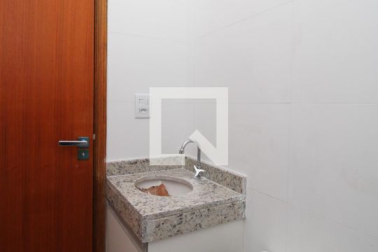 Banheiro de apartamento para alugar com 1 quarto, 32m² em Vila Medeiros, São Paulo