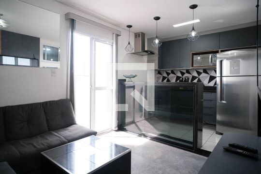 Apartamento à venda com 2 quartos, 50m² em Vila Carmosina, São Paulo