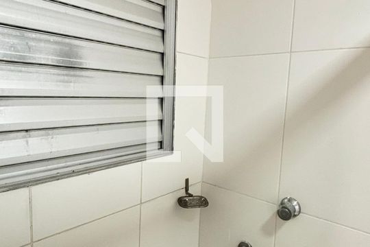 Banheiro de apartamento para alugar com 2 quartos, 46m² em Parque Sao Vicente, Santo André
