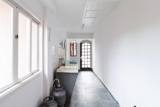 Área de serviço de casa à venda com 3 quartos, 250m² em Jardim Planalto, Carapicuíba