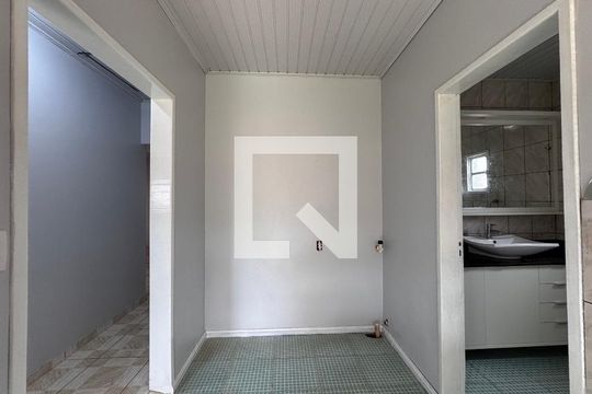 Corredor de casa à venda com 3 quartos, 110m² em Santos Dumont, São Leopoldo