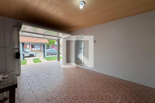Quintal de casa à venda com 3 quartos, 110m² em Santos Dumont, São Leopoldo