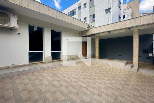 Vagas de garagem de casa à venda com 3 quartos, 287m² em Serra, Belo Horizonte
