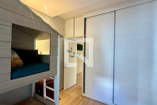 Quarto de casa à venda com 3 quartos, 287m² em Serra, Belo Horizonte