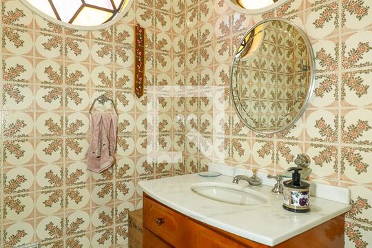 Lavabo de casa à venda com 3 quartos, 226m² em Jardim Sabará, Porto Alegre