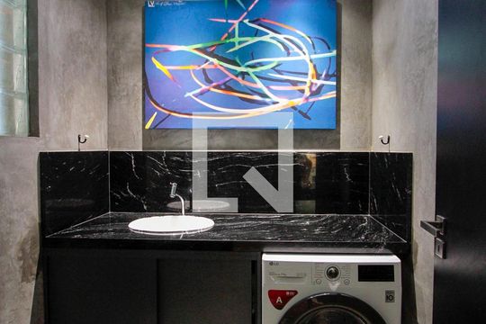 Área  de serviço de casa de condomínio para alugar com 4 quartos, 560m² em Itanhangá, Rio de Janeiro