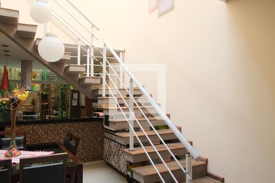 Escada de casa à venda com 2 quartos, 145m² em Tatuapé, São Paulo