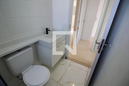 Banheiro Social de apartamento para alugar com 2 quartos, 45m² em Taquara, Rio de Janeiro
