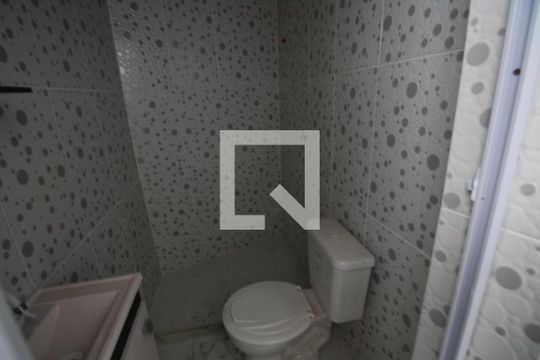 Banheiro de kitnet/studio à venda com 1 quarto, 27m² em Taquara, Rio de Janeiro