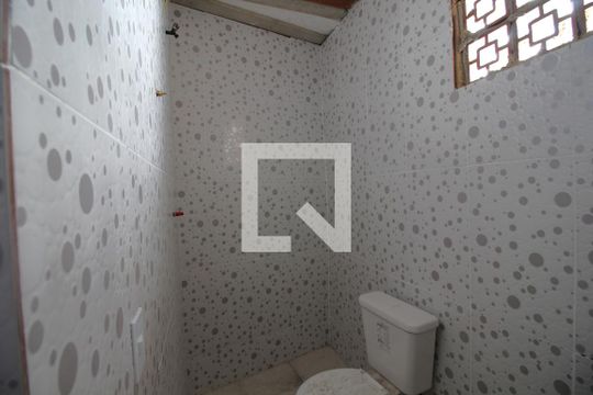 Banheiro de kitnet/studio para alugar com 1 quarto, 25m² em Taquara, Rio de Janeiro