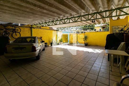 Garagem de casa à venda com 4 quartos, 300m² em Sacomã, São Paulo