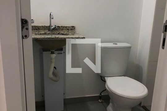 Banheiro de apartamento para alugar com 1 quarto, 27m² em Vila Monte Alegre, São Paulo