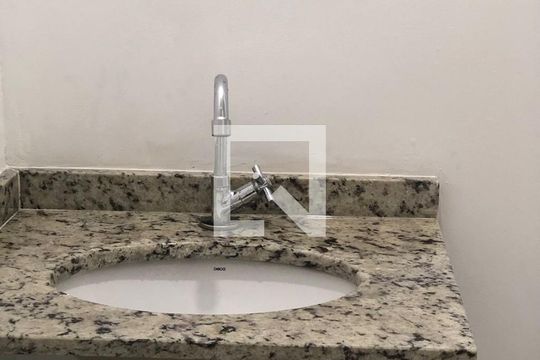 Detalhe do banheiro de apartamento para alugar com 1 quarto, 27m² em Vila Monte Alegre, São Paulo