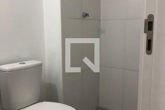 Banheiro de apartamento para alugar com 1 quarto, 27m² em Vila Monte Alegre, São Paulo