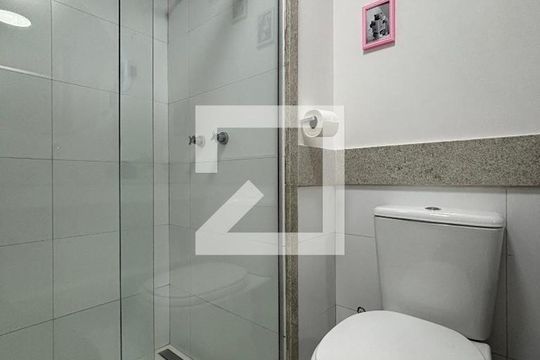 Banheiro social de kitnet/studio à venda com 1 quarto, 54m² em Copacabana, Rio de Janeiro