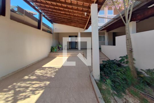Quintal - Garagem de casa à venda com 2 quartos, 220m² em Parque Santa Bárbara, Campinas