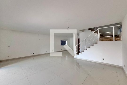 Sala de casa de condomínio à venda com 4 quartos, 662m² em Recreio dos Bandeirantes, Rio de Janeiro