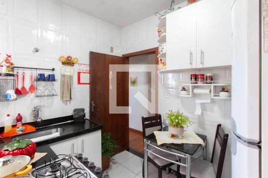 Cozinha de apartamento à venda com 3 quartos, 70m² em Santa Amelia, Belo Horizonte