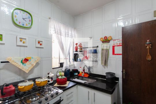Cozinha de apartamento à venda com 3 quartos, 70m² em Santa Amelia, Belo Horizonte