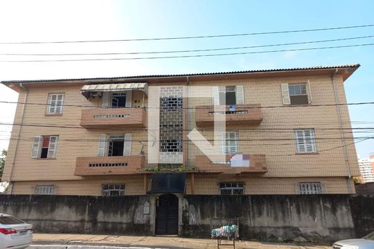Fachada do Prédio e placa de apartamento para alugar com 2 quartos, 81m² em Centro, São Vicente