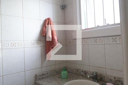Banheiro 2 de casa à venda com 6 quartos, 438m² em Nossa Senhora das Gracas, Canoas