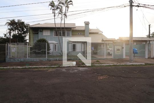 Fachada de casa à venda com 6 quartos, 438m² em Nossa Senhora das Gracas, Canoas