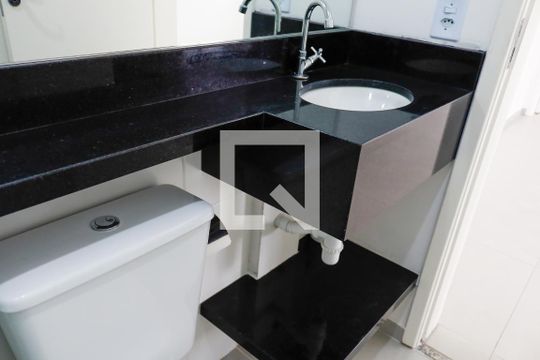 Banheiro de apartamento para alugar com 1 quarto, 43m² em Vila Yolanda, Osasco