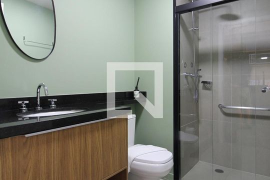 Banheiro de kitnet/studio para alugar com 1 quarto, 27m² em Indianópolis, São Paulo