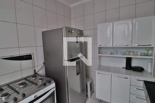 Cozinha de apartamento para alugar com 2 quartos, 55m² em Gávea, Uberlândia