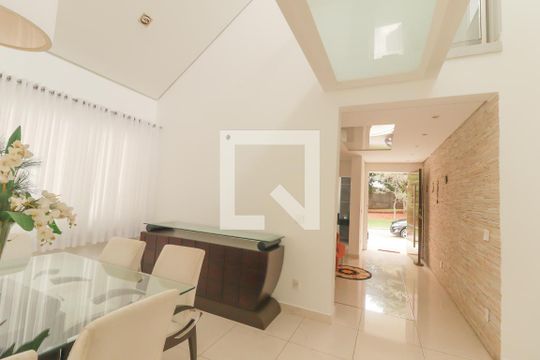 Sala de casa de condomínio à venda com 4 quartos, 410m² em Vila Virgínia, Jundiaí