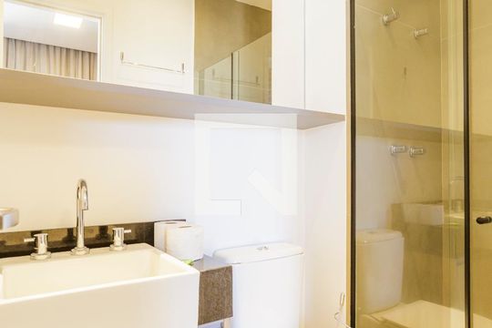 Banheiro de kitnet/studio para alugar com 1 quarto, 34m² em Itaim Bibi, São Paulo