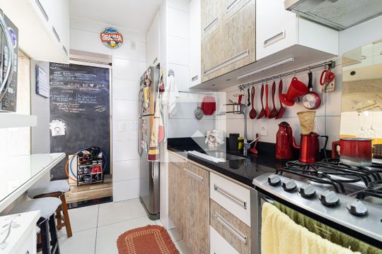 Cozinha de apartamento para alugar com 2 quartos, 51m² em Jardim Celeste, São Paulo