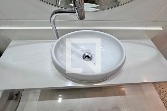 Lavabo de casa de condomínio para alugar com 3 quartos, 200m² em Vargem Grande, Rio de Janeiro