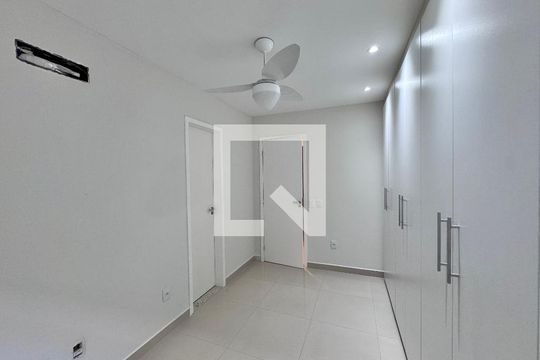 Suíte 2 (Canadense) de casa de condomínio para alugar com 3 quartos, 200m² em Vargem Grande, Rio de Janeiro