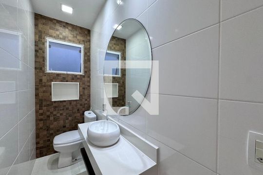 Lavabo de casa de condomínio para alugar com 3 quartos, 200m² em Vargem Grande, Rio de Janeiro